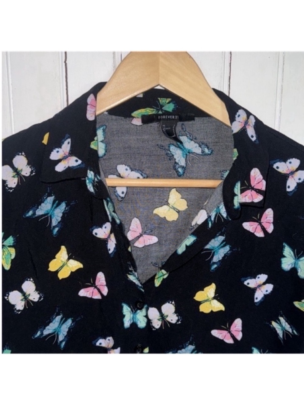 Forever 21 Cropped Button-Up Butterfly Print Top Black Size S - Picture 4 of 6